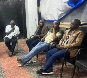 KINSHASA : Marcel Ngoyi, Charles Kamangue et Jean-Claude Kintakima apportent soutien et réconfort à André Kabemba, endeuillé!