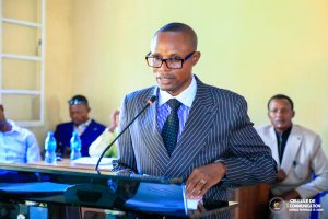 Lomami : Le Ministre Provincial des ITPR Jean Anatole TSHIBANGU rassure les Députés Provinciaux sur la situation des infrastructures.