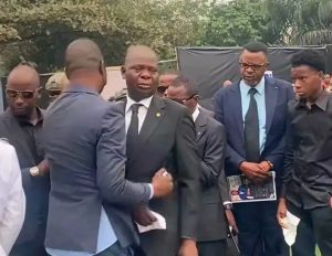 Kinshasa : Le Bishop Habacuc KIABU MULENDA face à l’épreuve suprême… aux derniers hommages à son fils Charmant NTAMBWE KIABU, seule la foi au-delà des consolations.